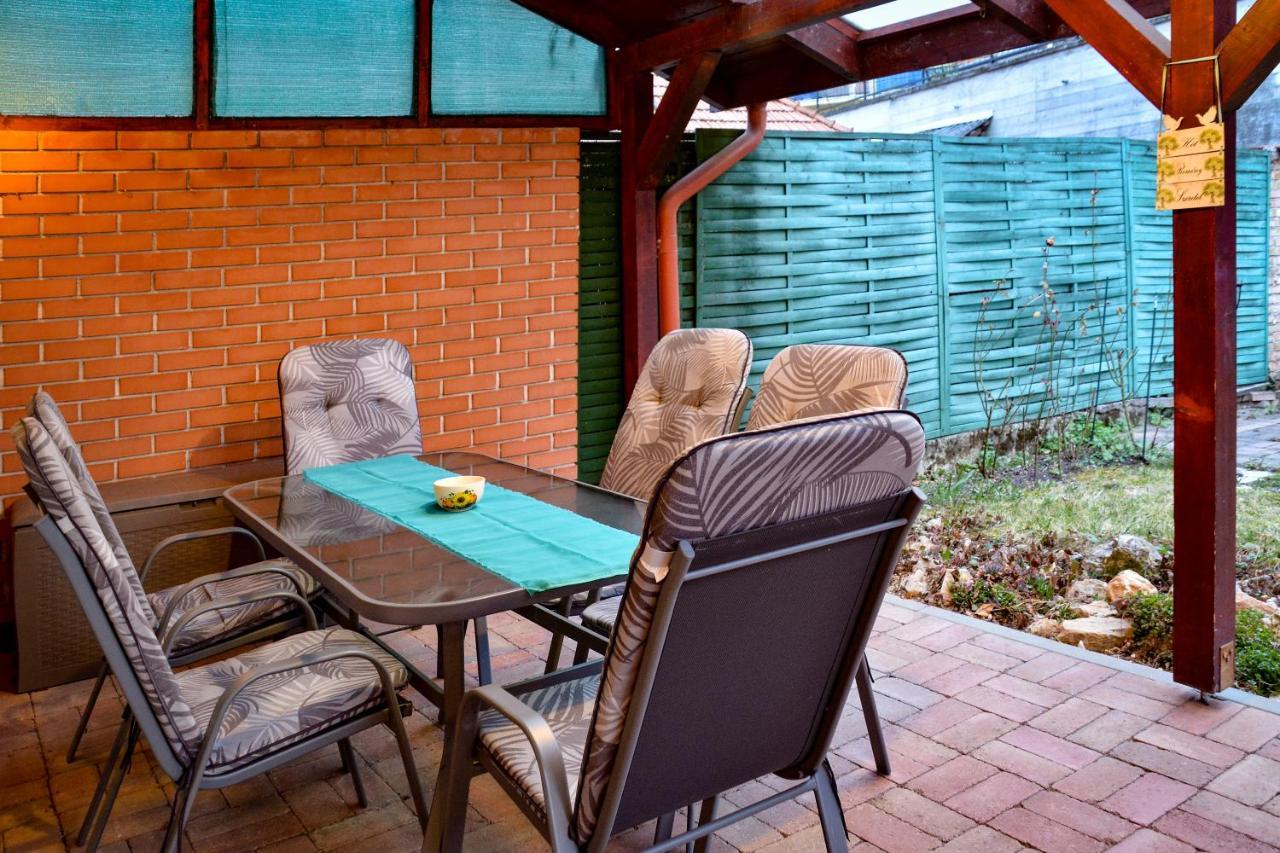 Afrodite Apartmanhaz Eger Exterior photo
